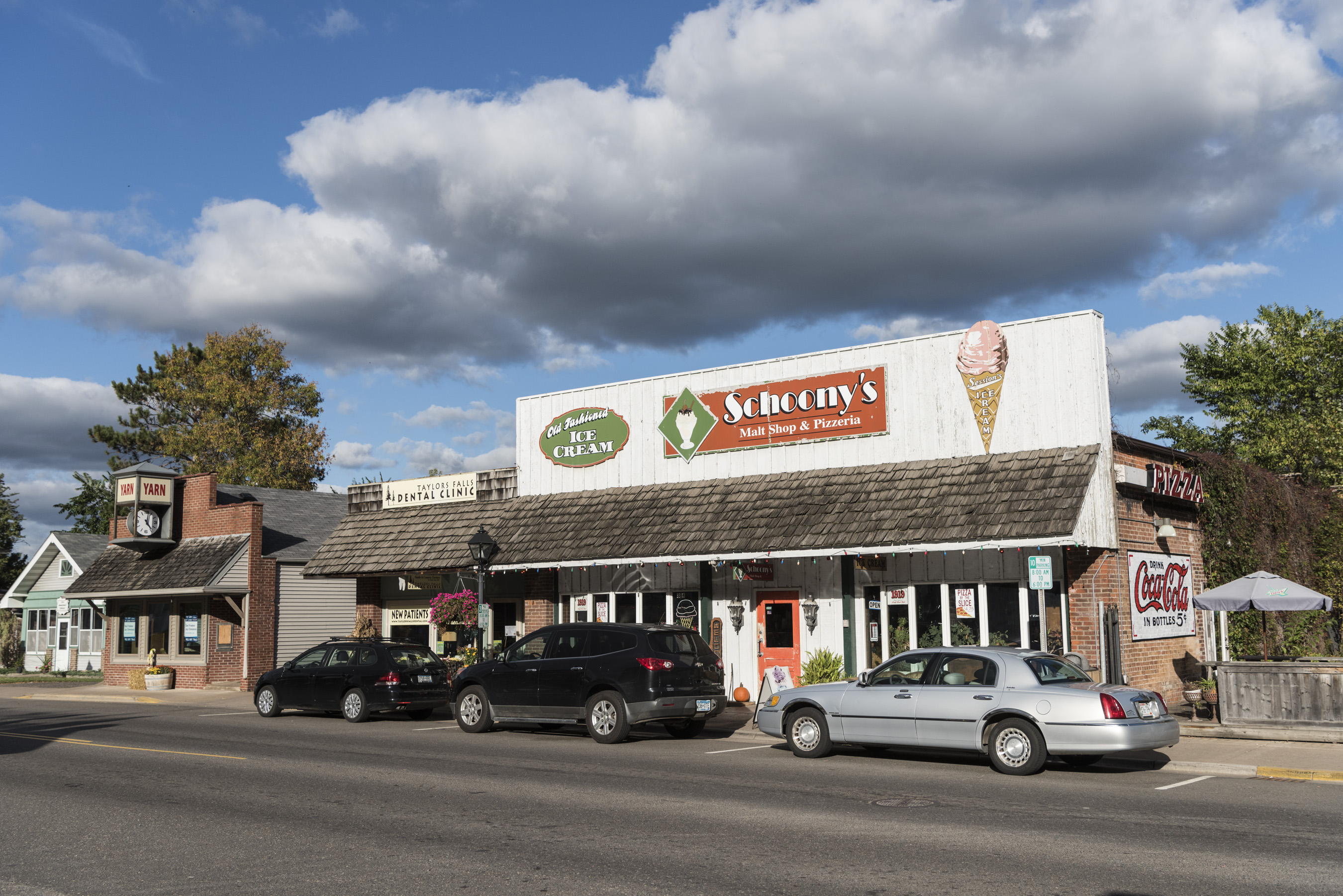 Schoony's Malt Shop & Pizzeria has old fashioned ice-cream in Taylors Falls / Lucy Hawthorne Photography