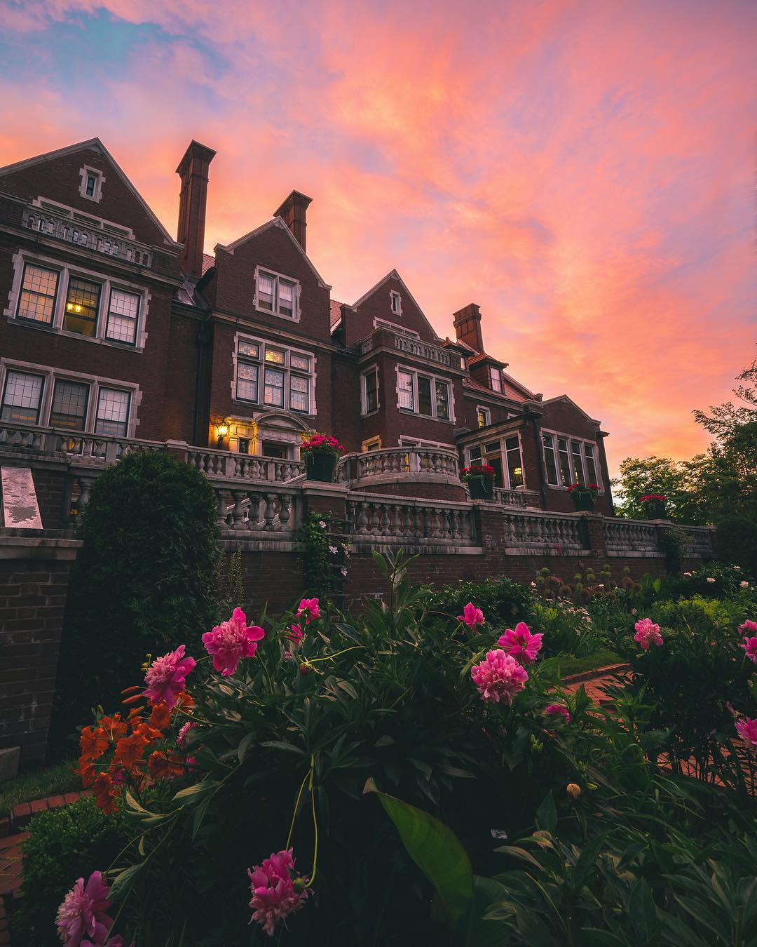 Glensheen Estate in Duluth at sunset