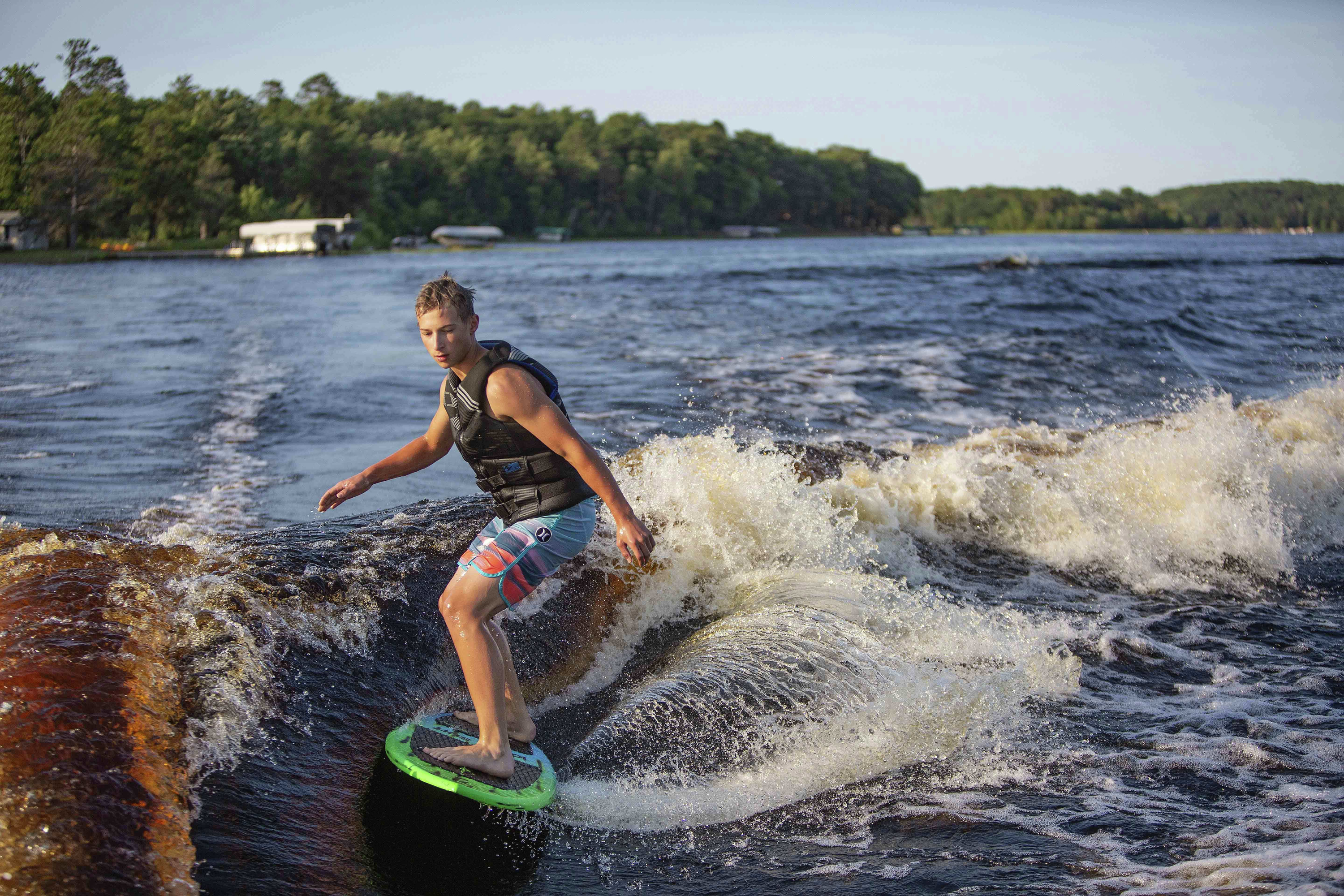 Man wakesurfing