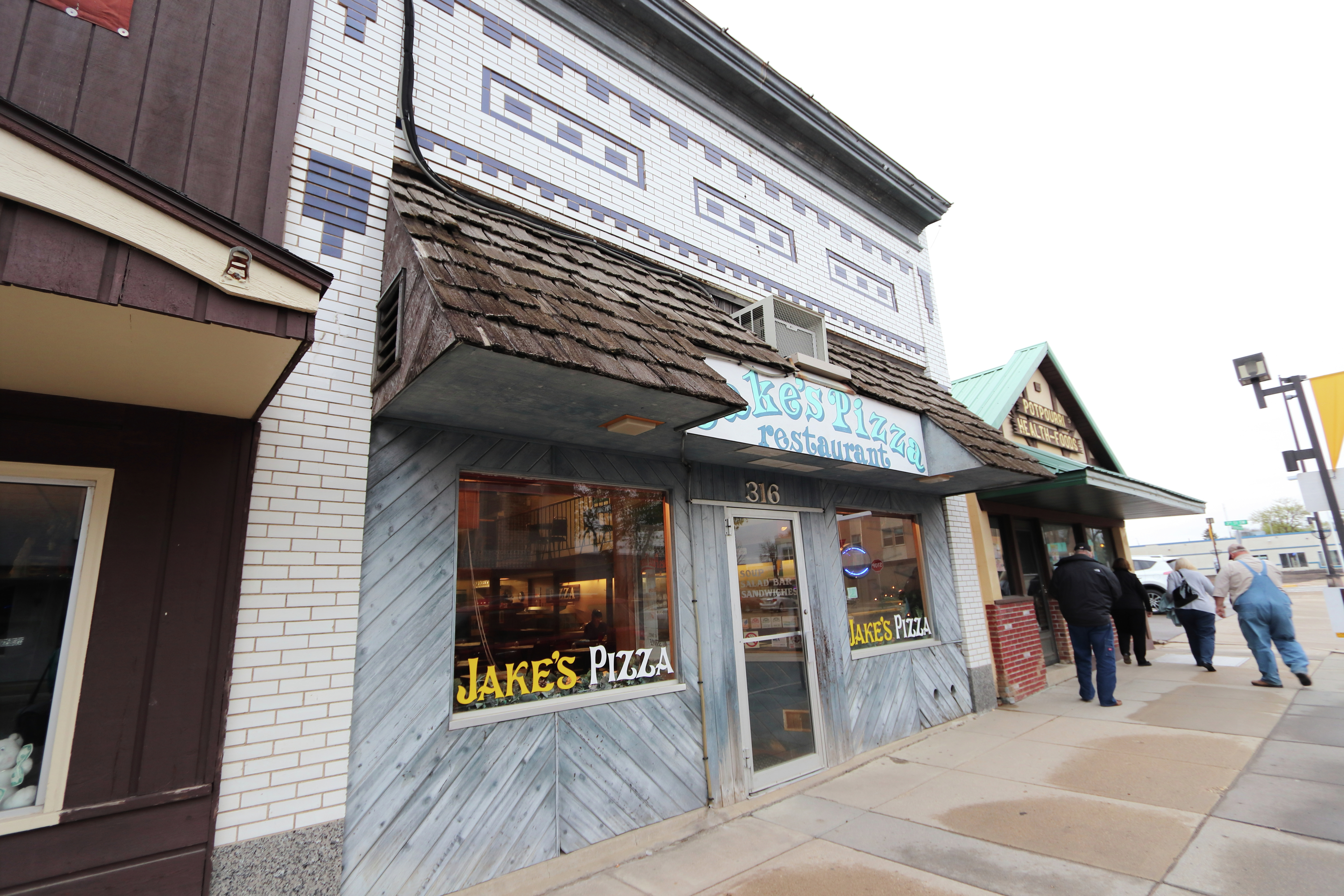Exterior de Jake's Pizza