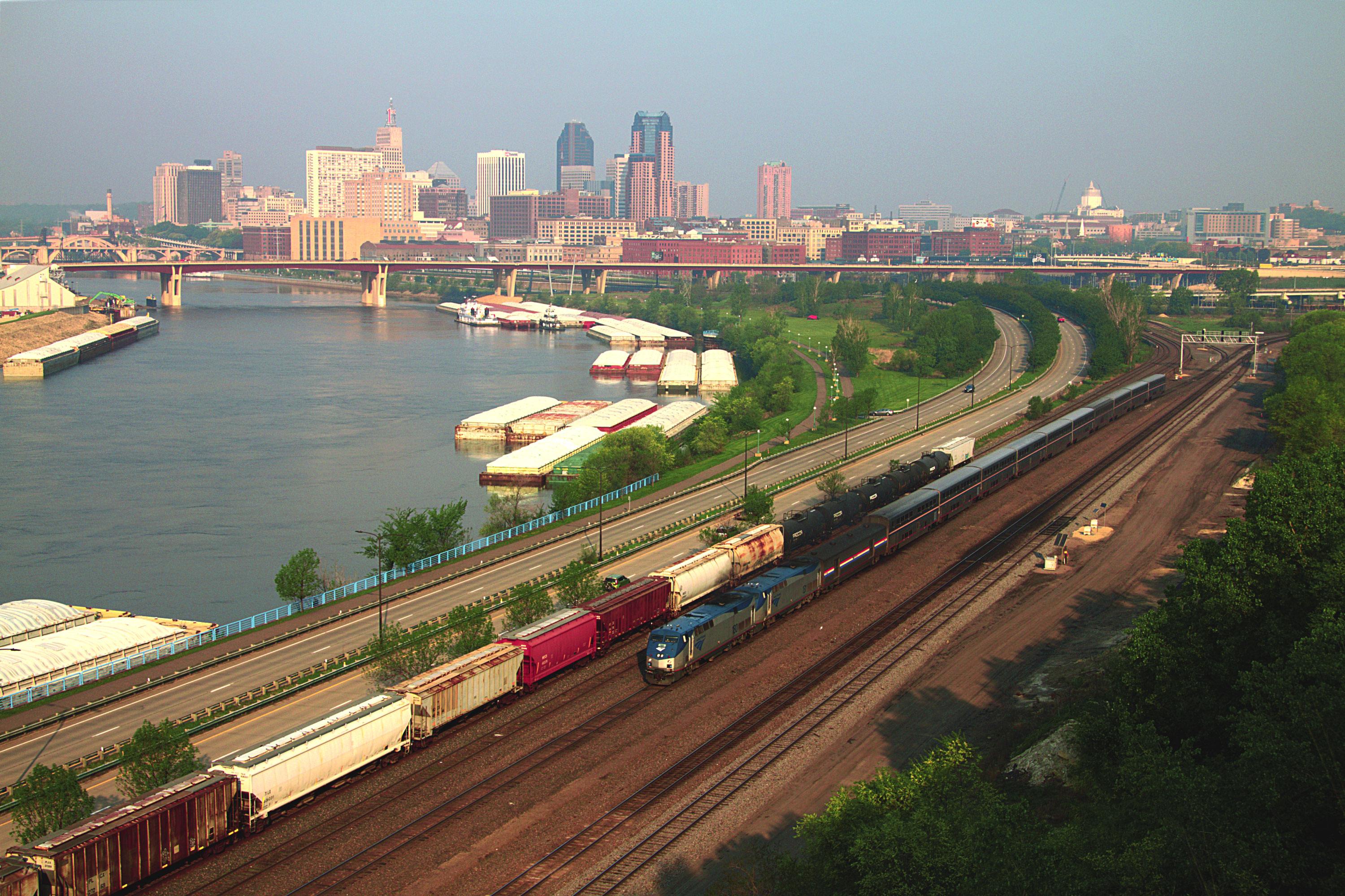 Amtrak Empire Builder leaving St. Paul