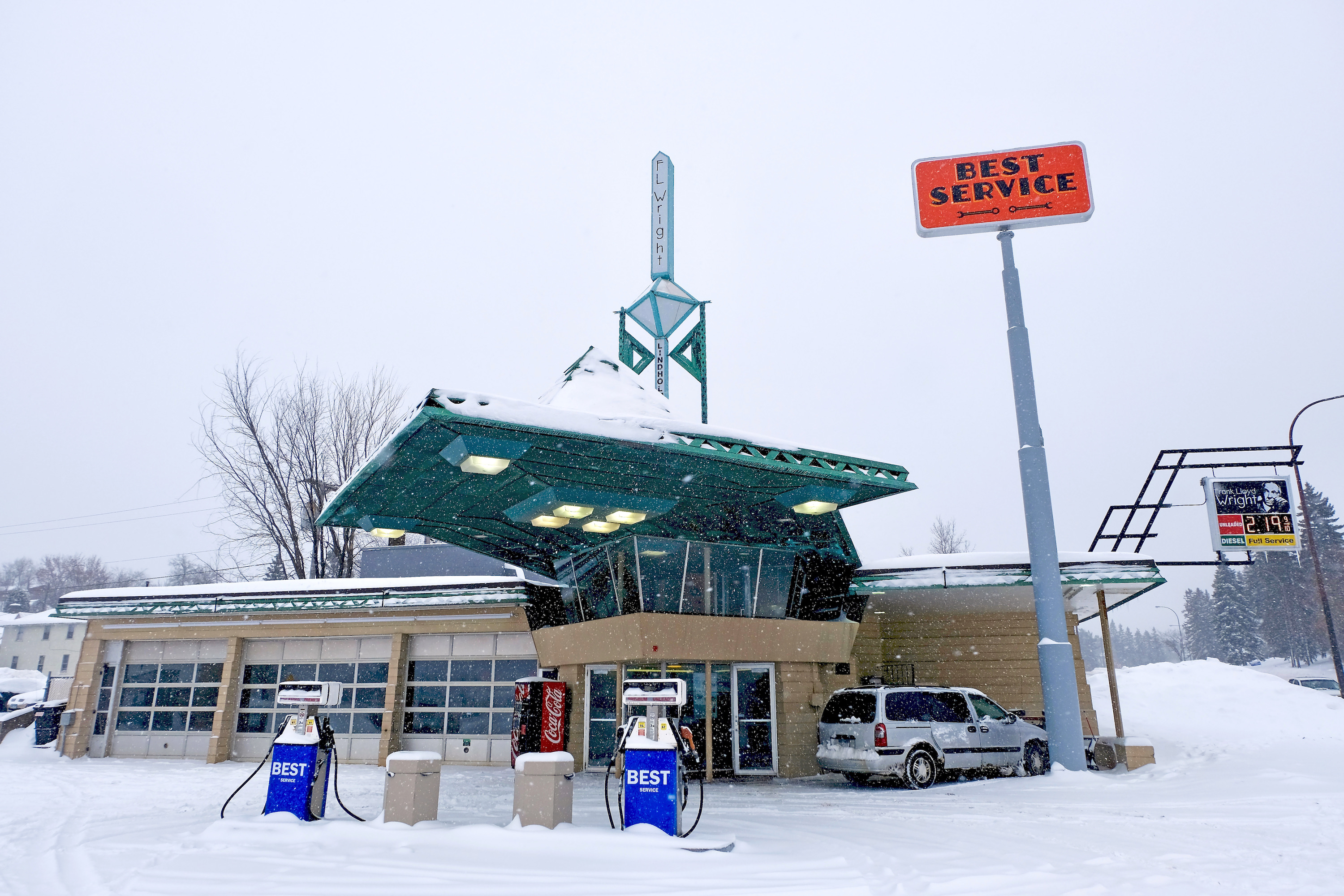 Lindholm Oil Company Service Station, Cloquet