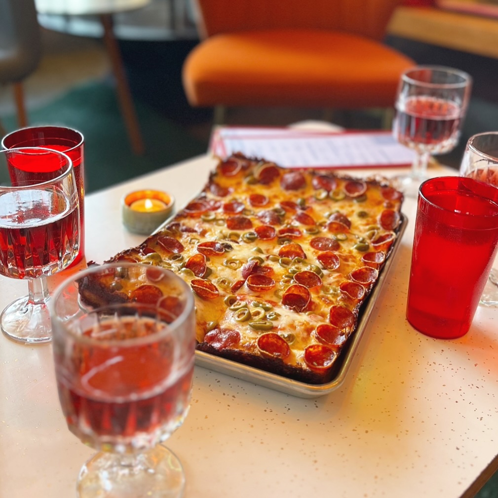 Wrecktangle Pizza's Lyn-Lake location