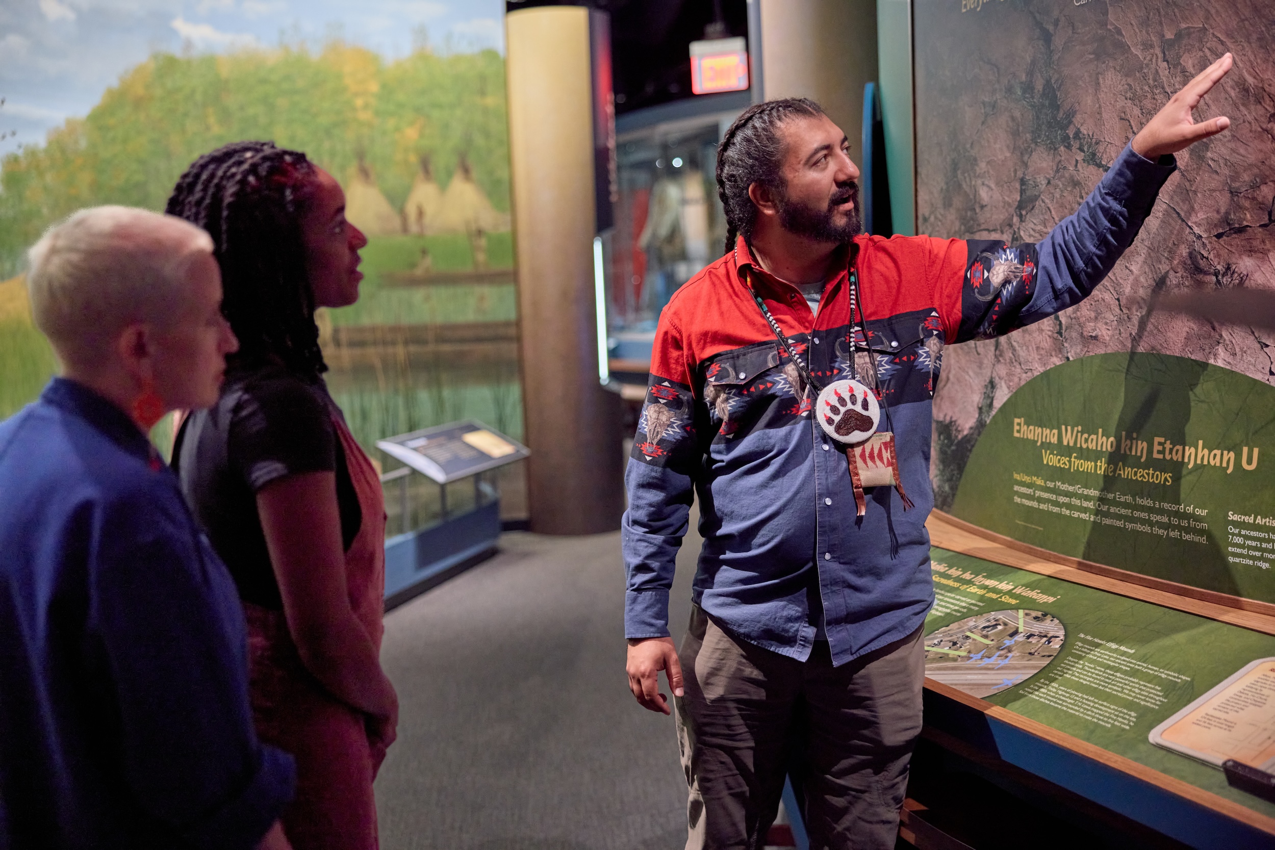A couple takes a tour through Hocokata Ti cultural center