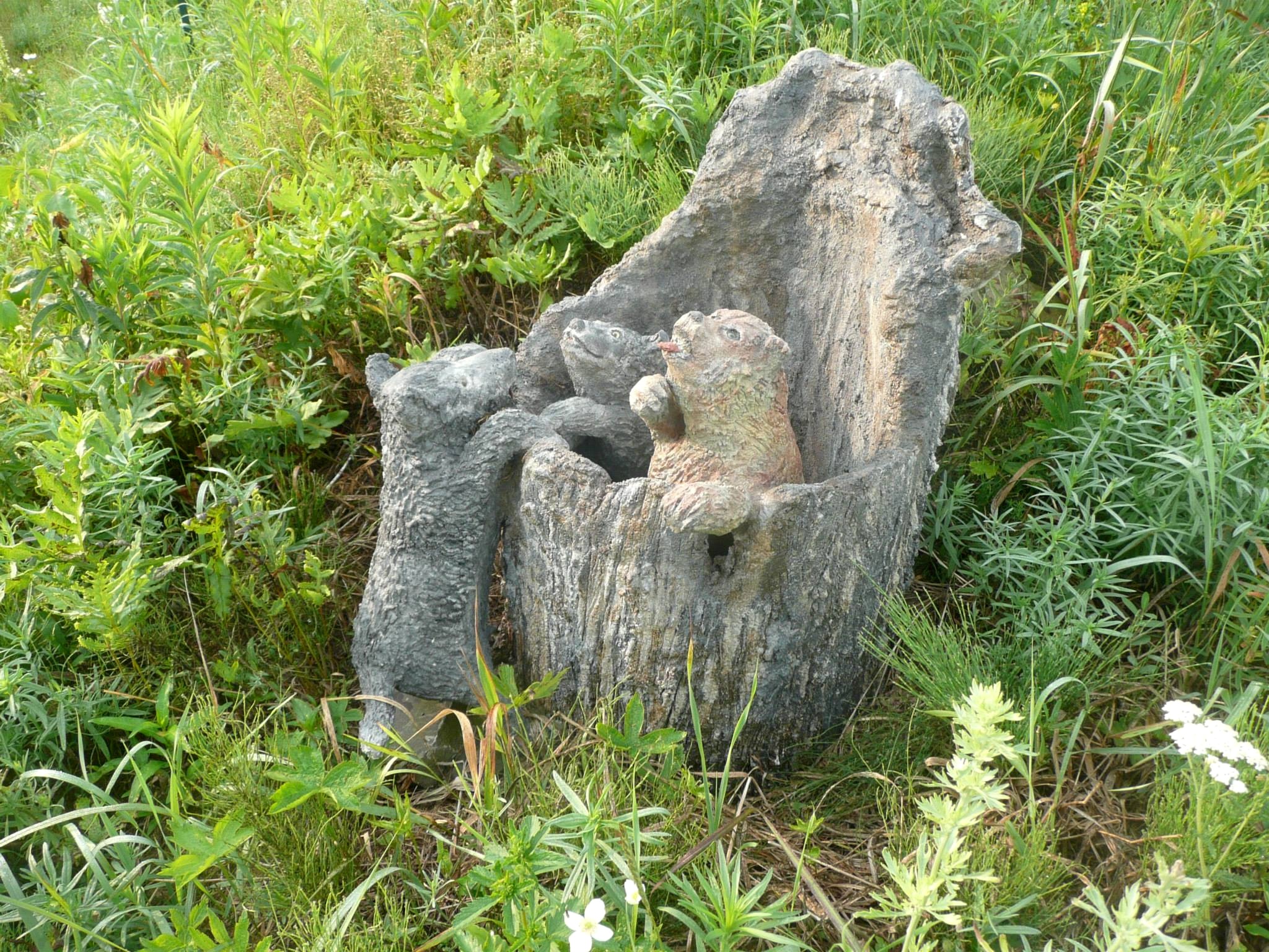 Timber wolf pups totem at Minnesota Goose Garden