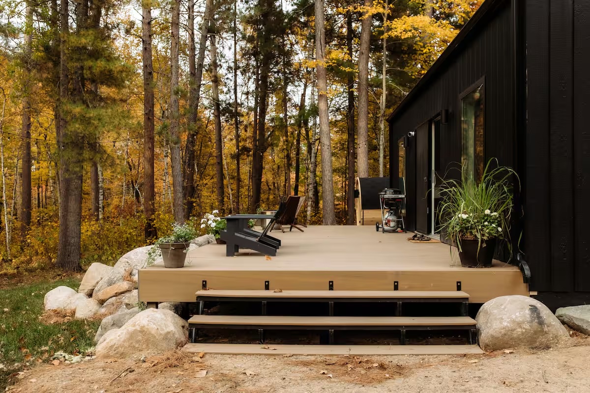 A deck overlooking the forest at Oda Hus