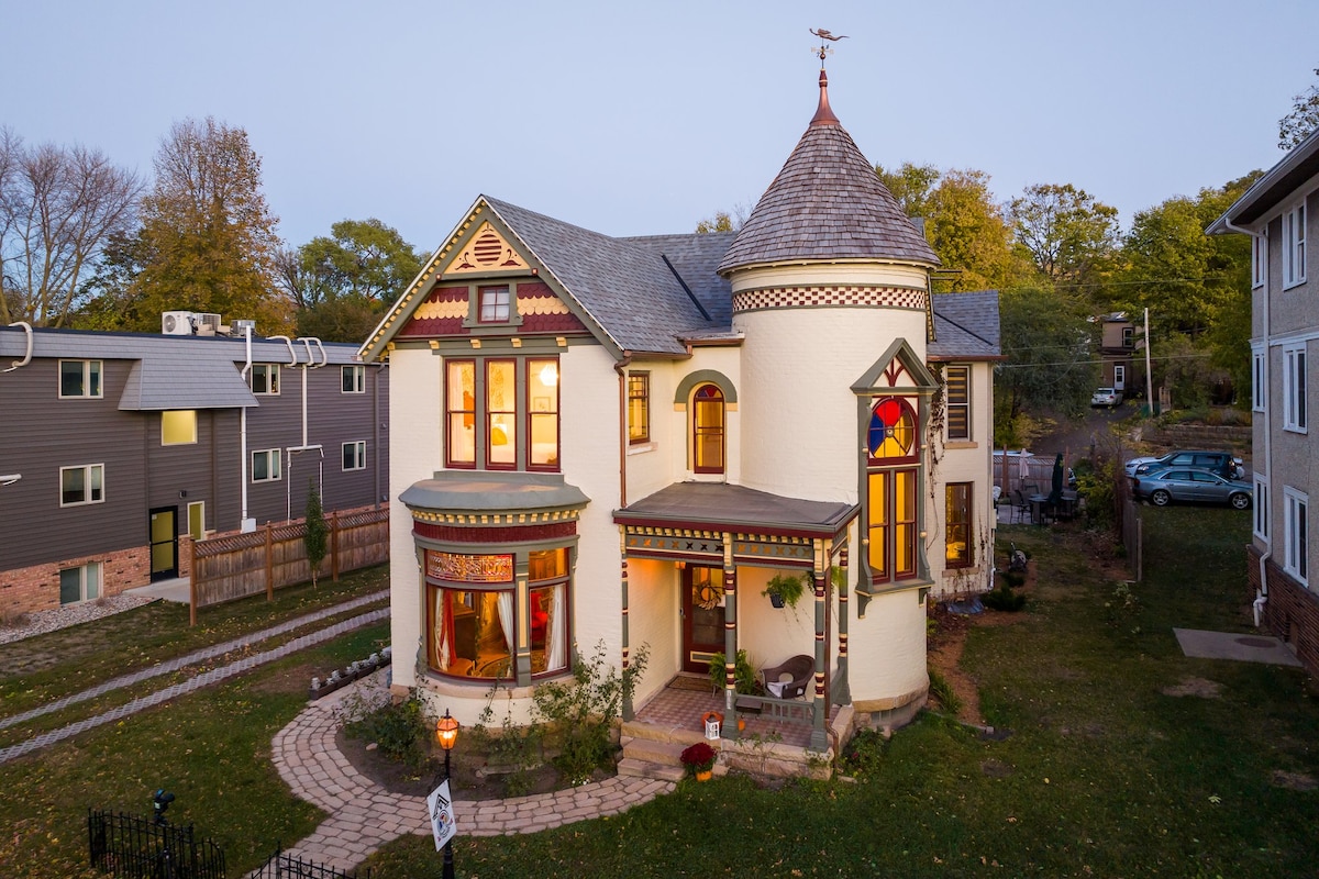 Moulin Rouge House B&amp;B