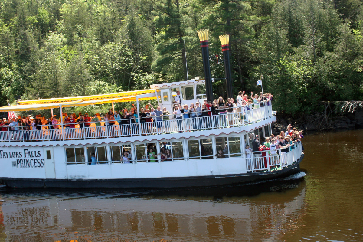 river boat cruises taylors falls mn