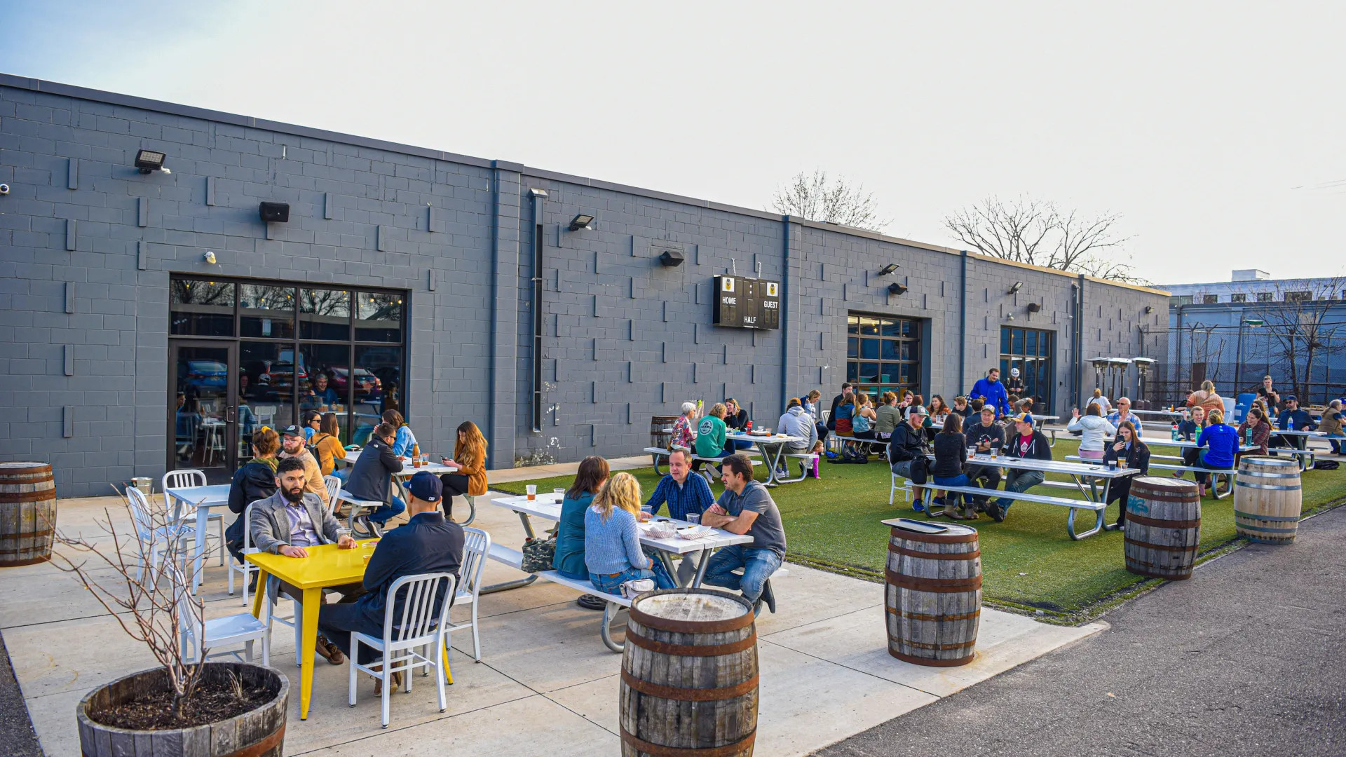 La Doña Cervecería patio, Minneapolis