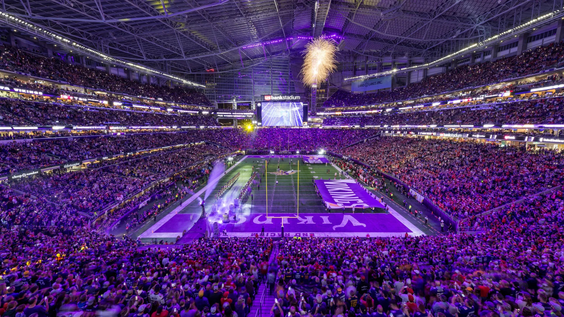A football game between the Vikings and 49ers at U.S. Bank Stadium
