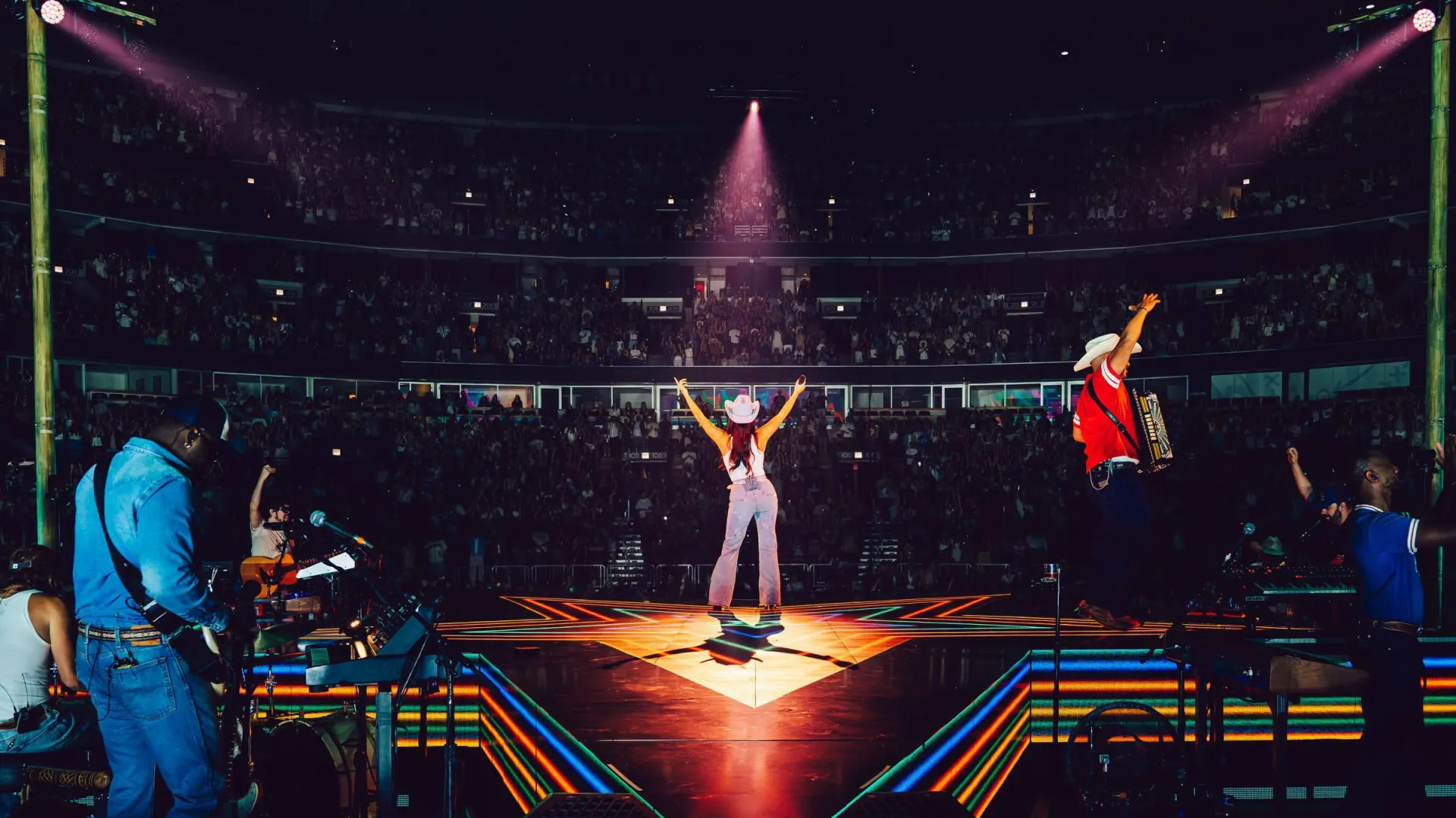 Kacey Musgraves kicks off her "Middle of Nowhere" tour in Chicago