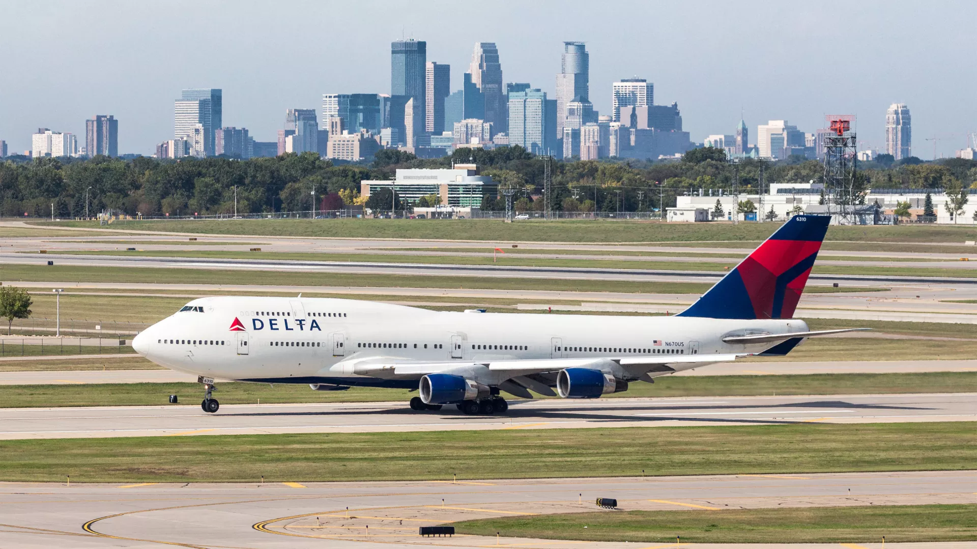 Airplane MSP Airport Minneapolis skyline