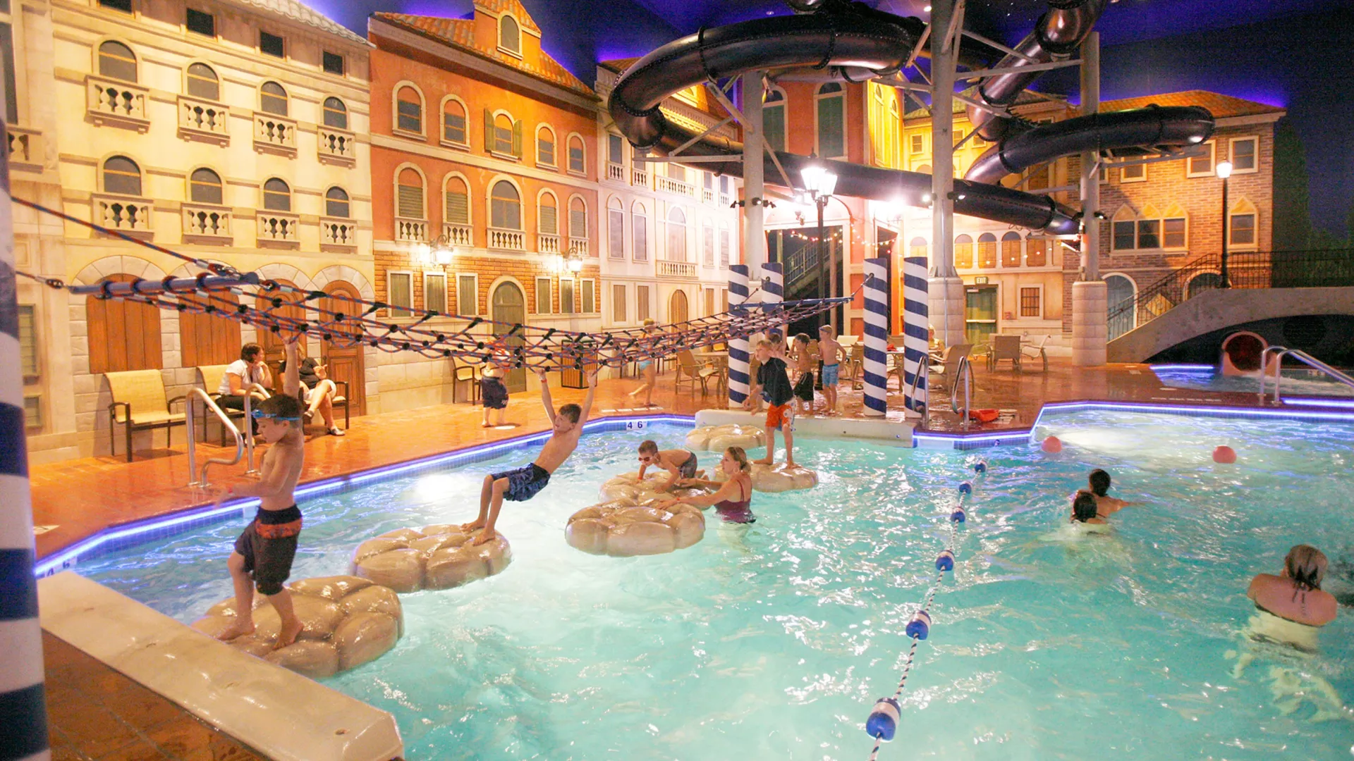 Holiday Inn Suites Venetian Waterpark Maple Grove