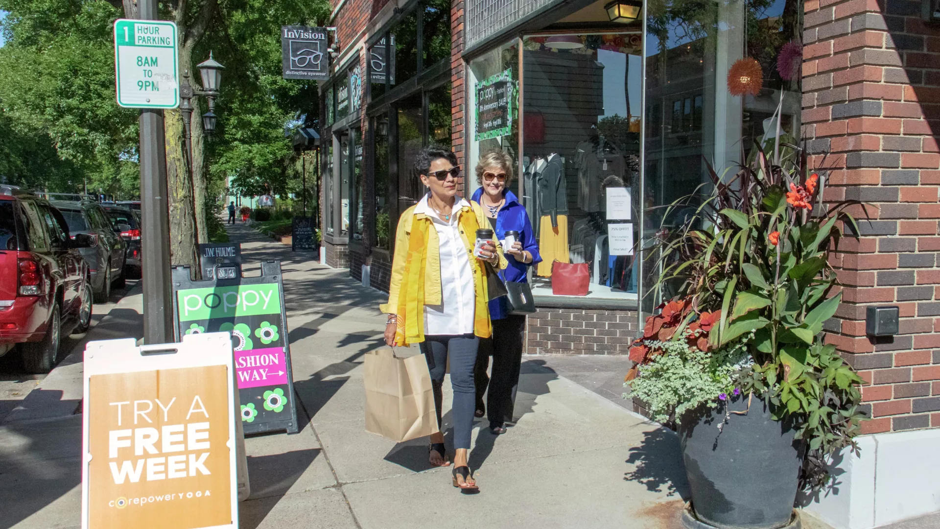 Women on Grand Avenue in St. Paul