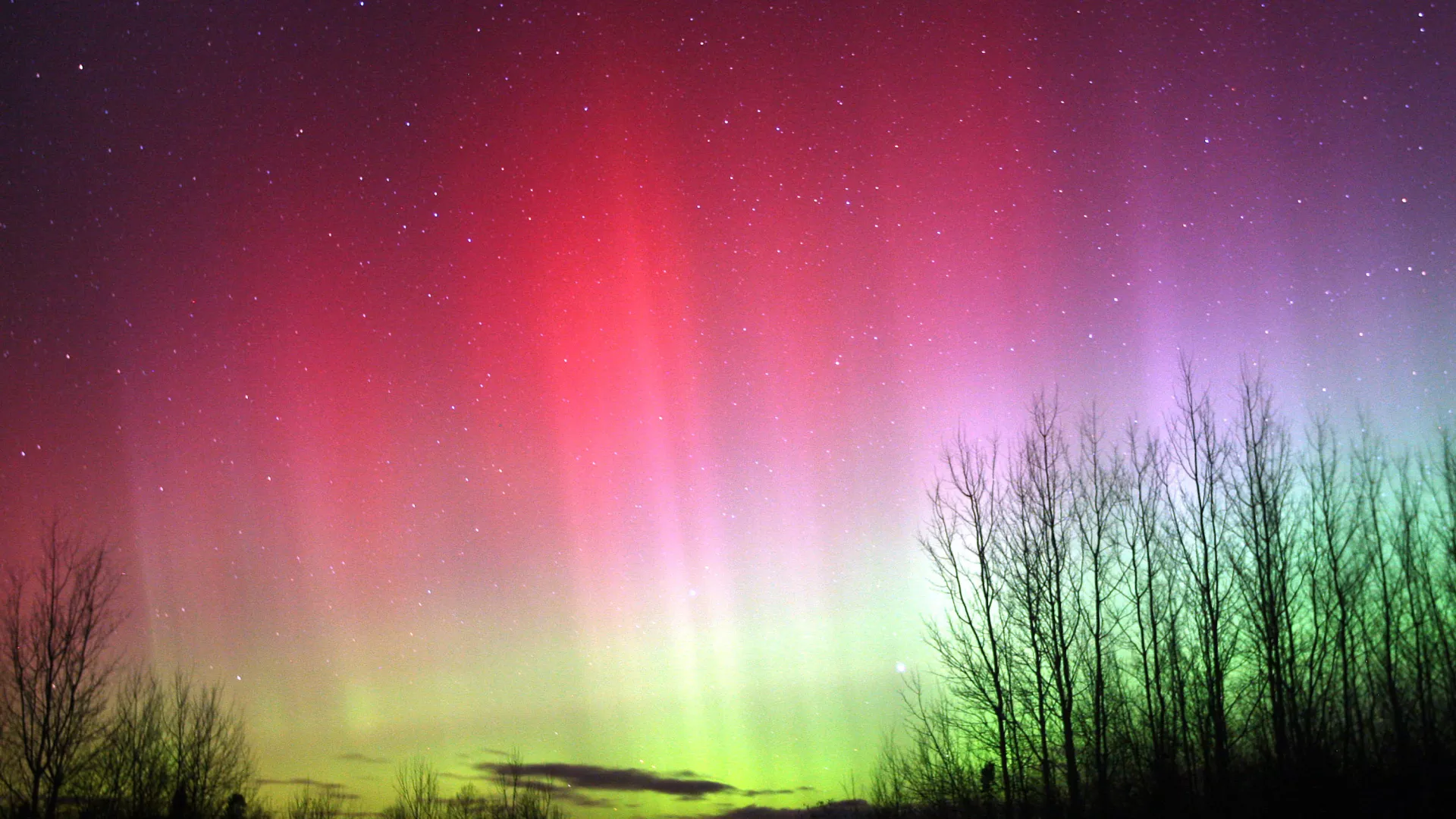 Red Aurora Borealis rays