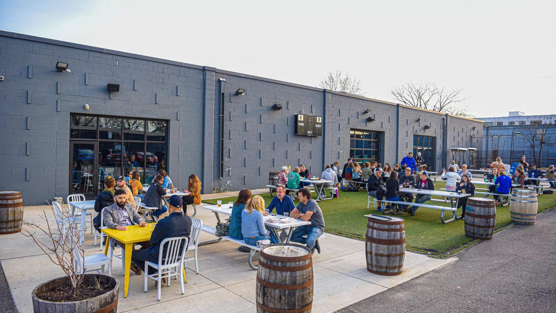 La Doña Cervecería patio, Minneapolis