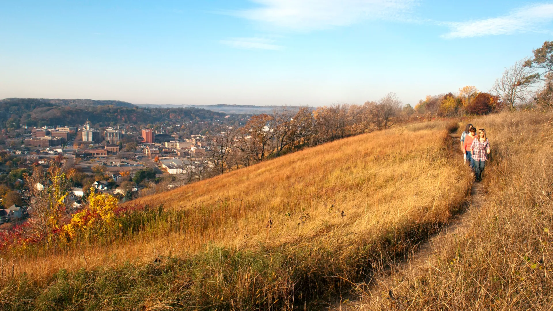 A fall hike at Barn Bluff