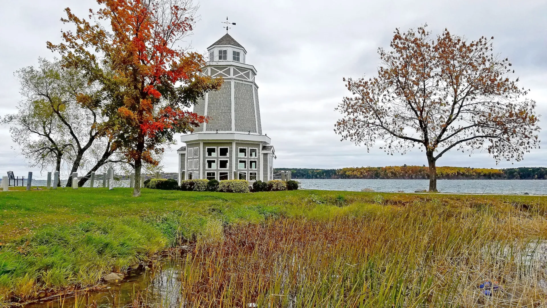 Walker Bay Lighthouse on Leech Lake during fall