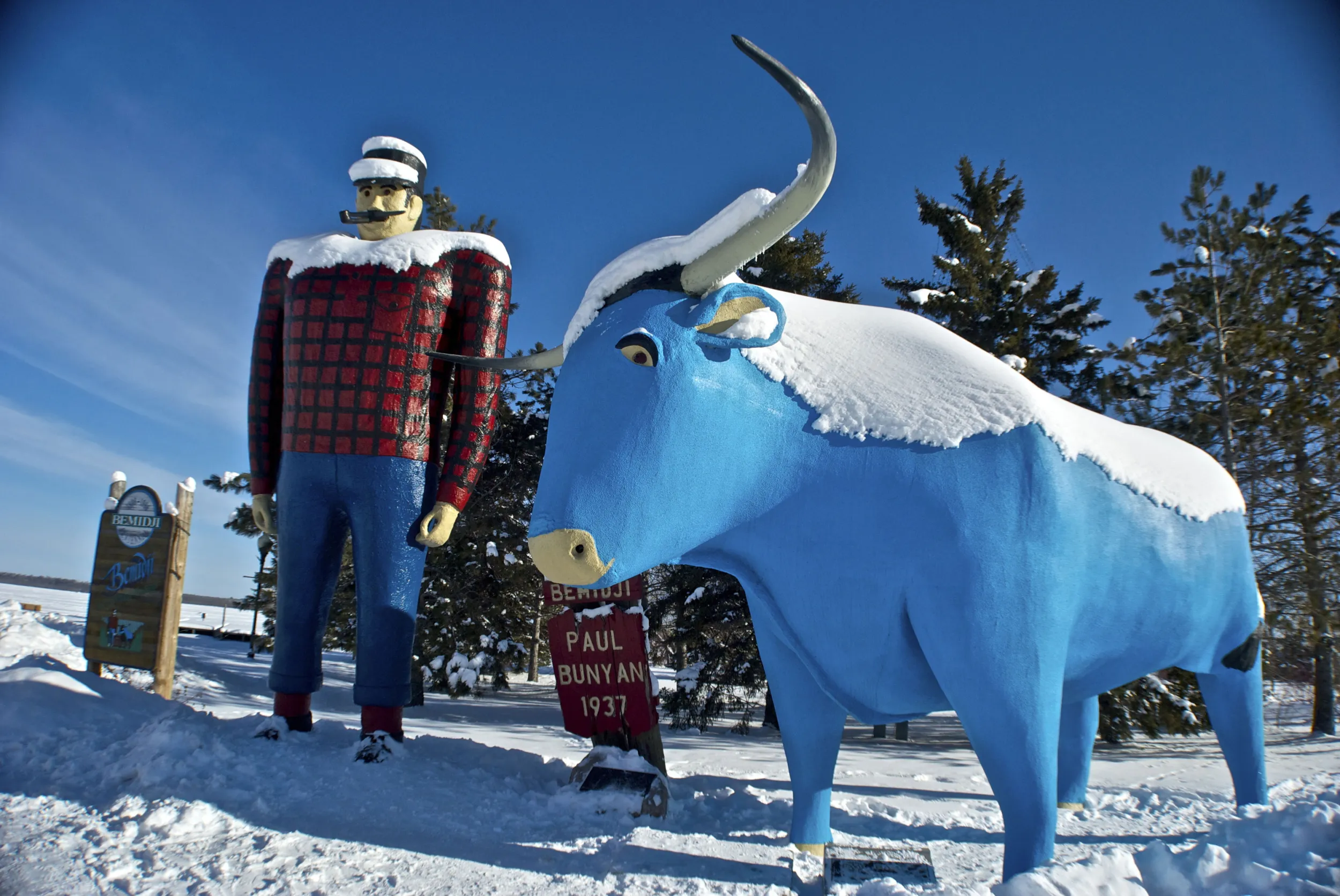 Snow-covered Paul Bunyan and Babe the Blue Ox statues