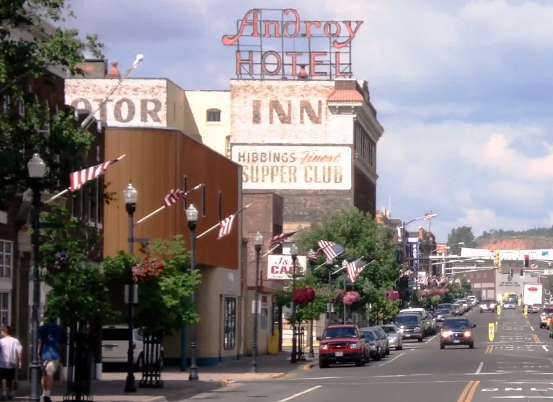 Downtown Hibbing street