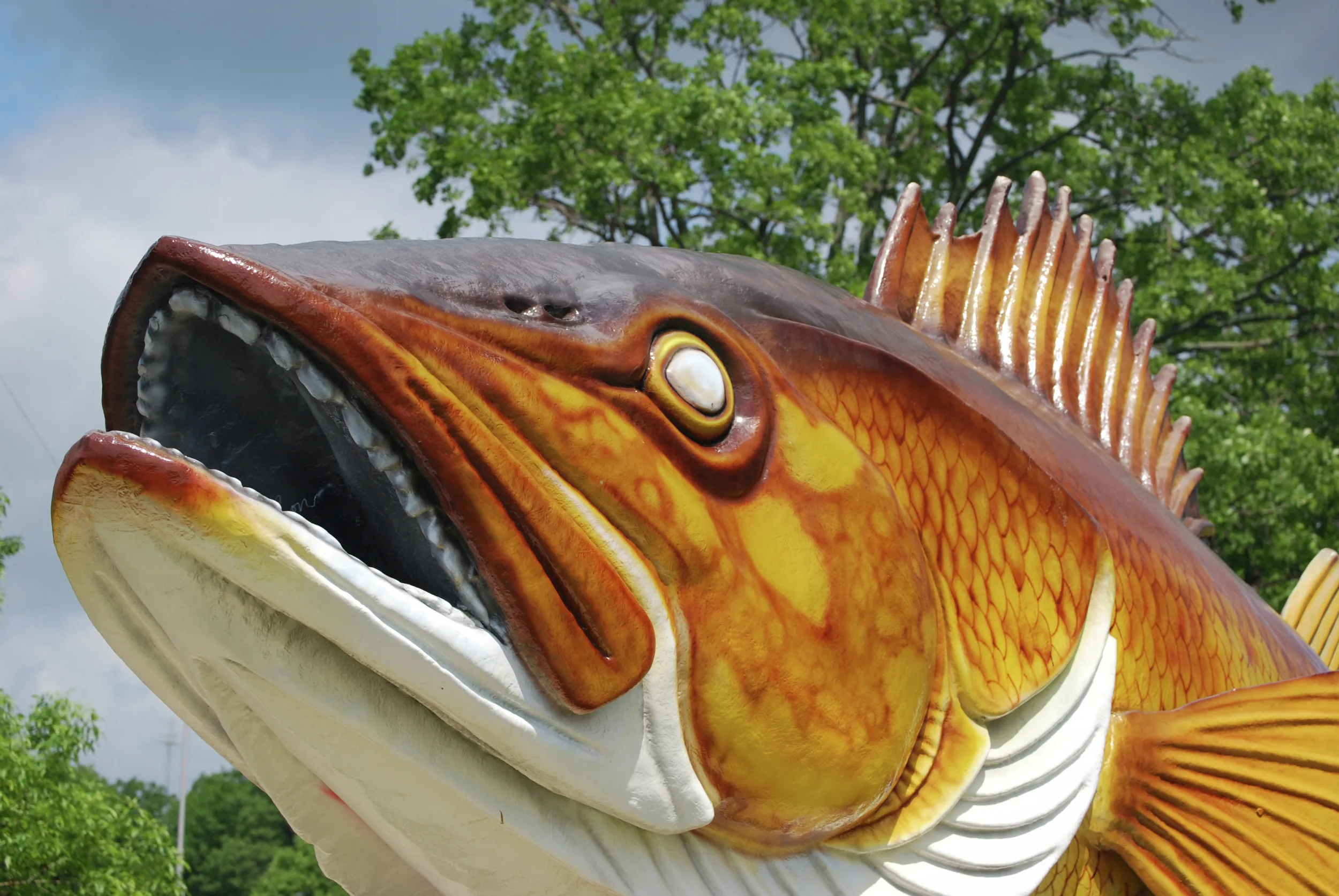 Walleye statue in Garrison
