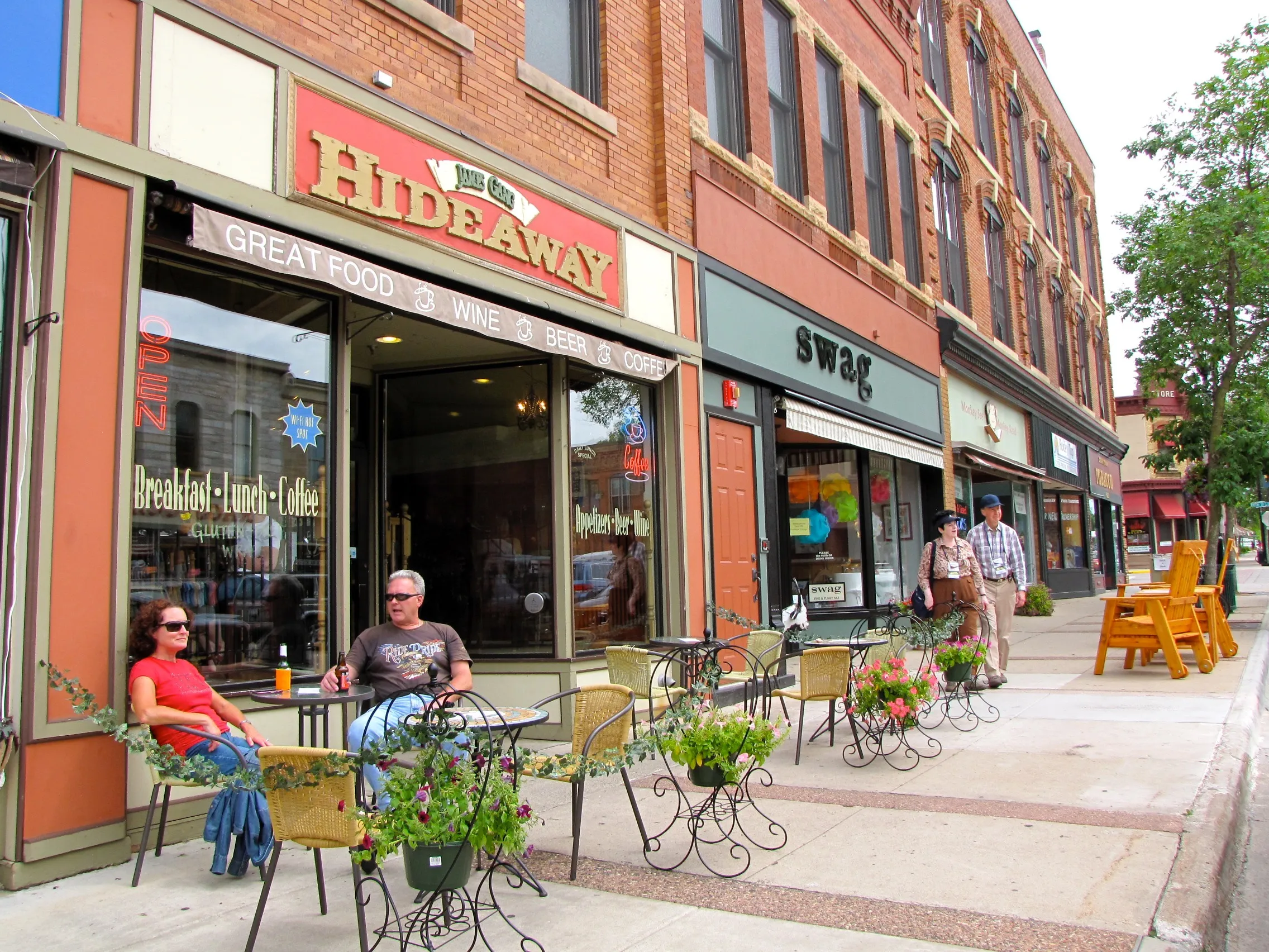 Downtown Northfield shops and restaurants