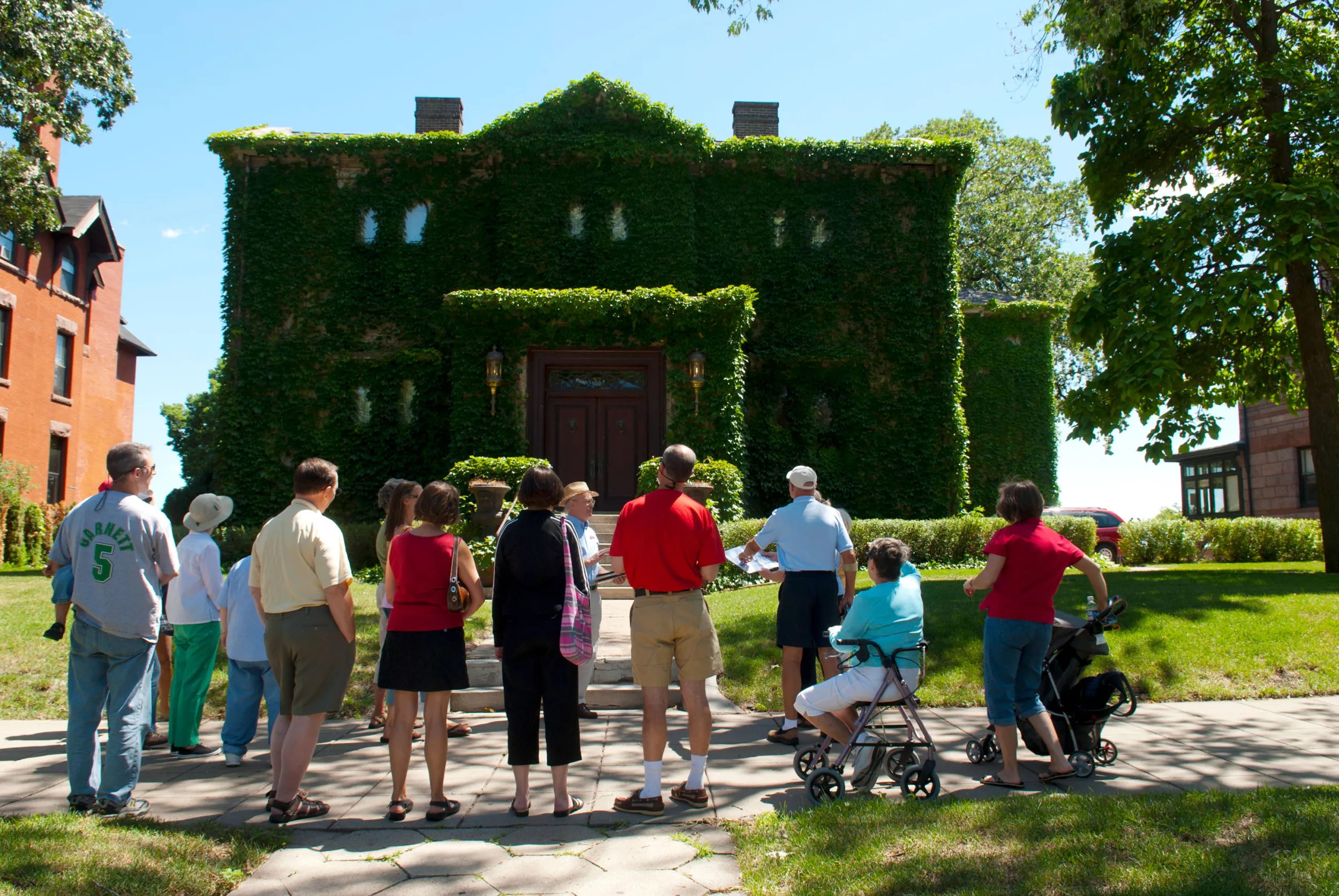 Walking tour of Summit Avenue