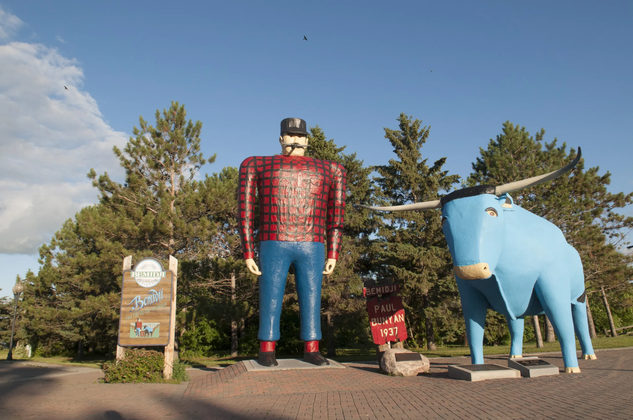 Paul and Babe welcome visitors to Bemidji