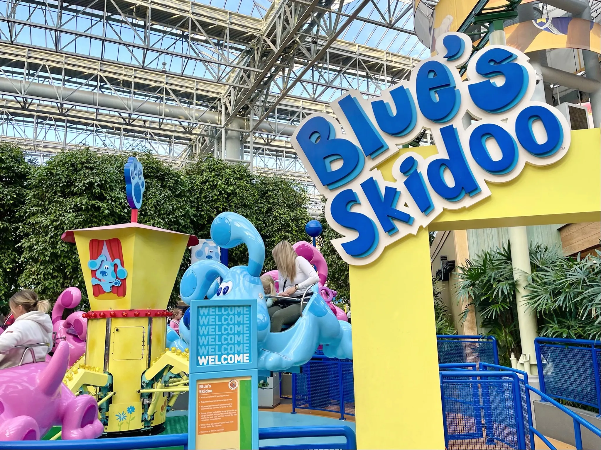 The Blue's Skidoo ride at Nickelodeon Universe in Mall of America