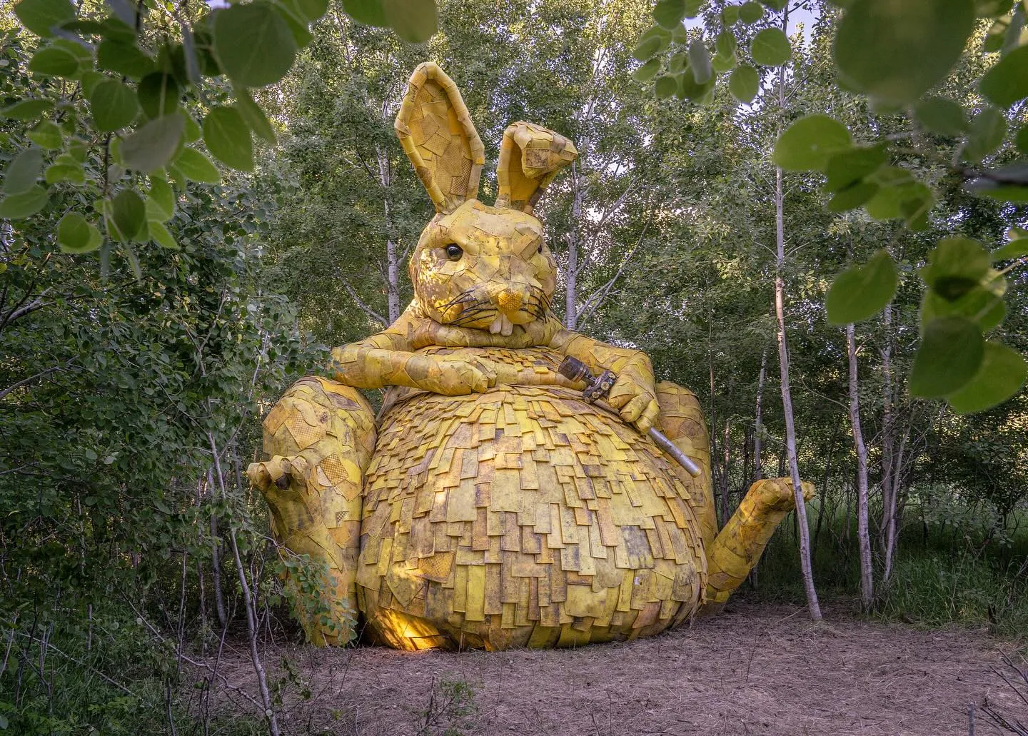 Thomas Dambo's Golden Rabbit statue