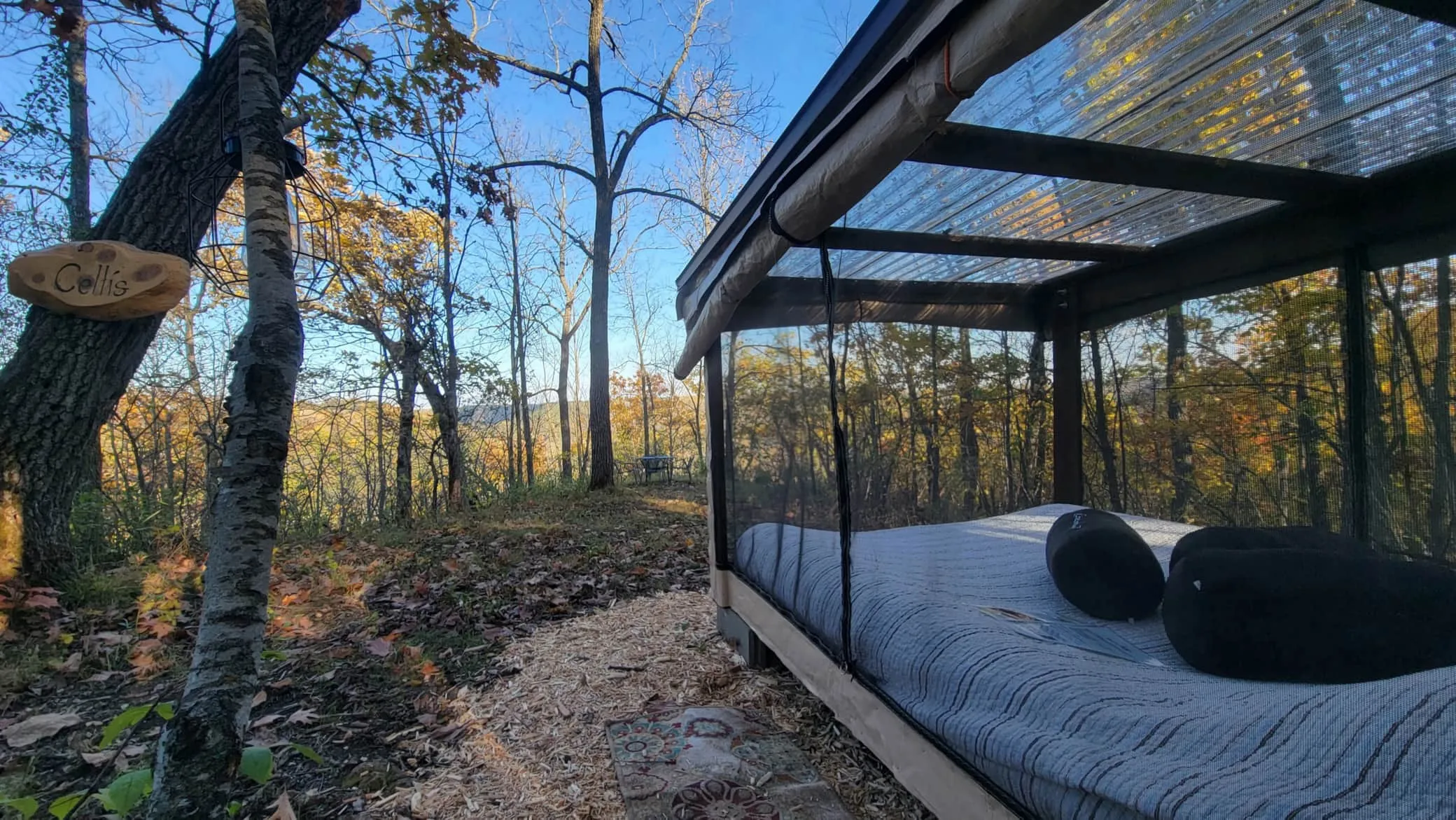 An outdoor glamping bed at Aefinityr in Elba