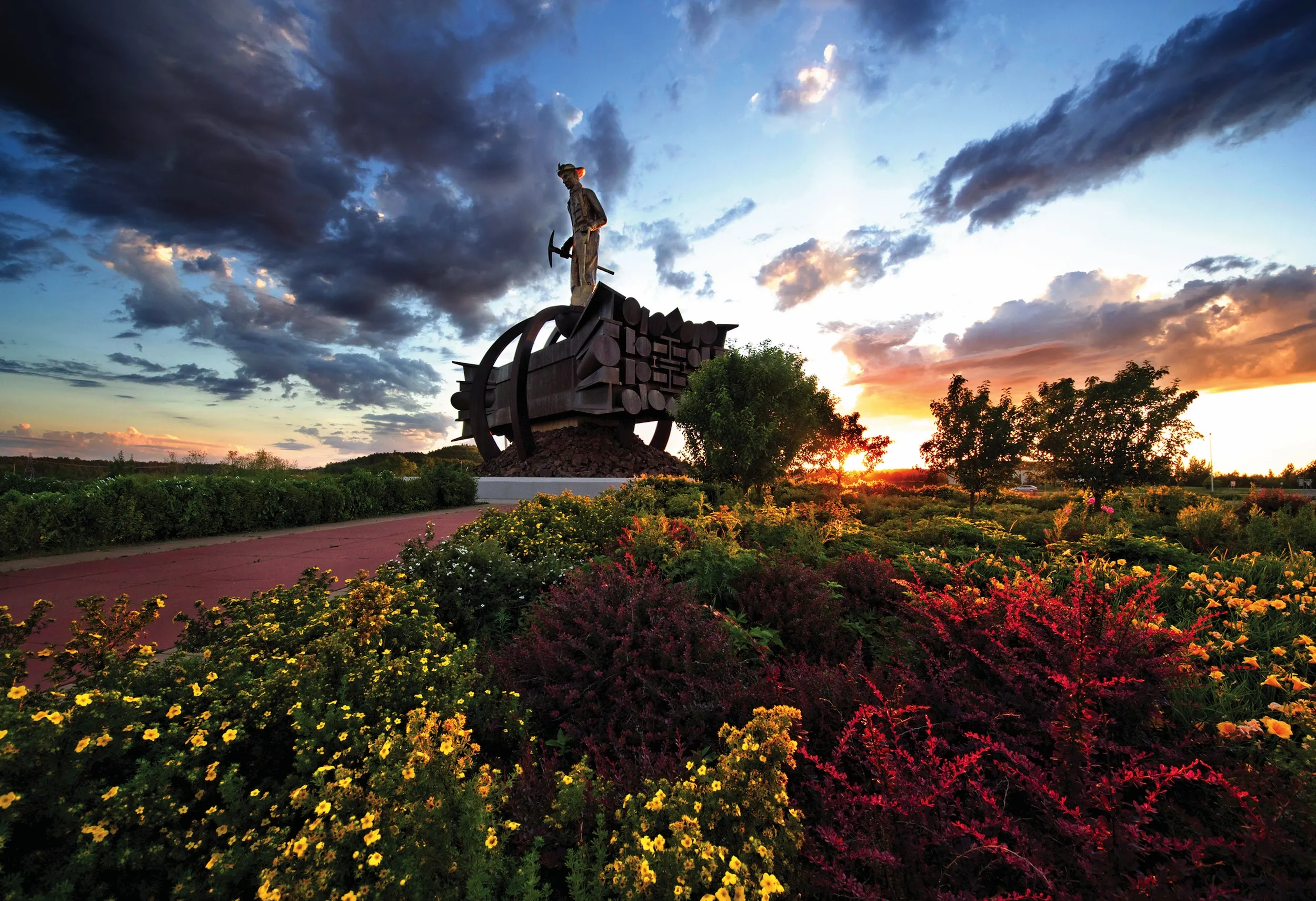 The Iron Man statue at the entrance of the Minnesota Discovery Center
