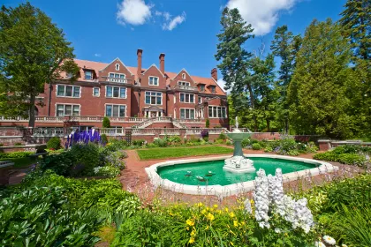 Glensheen Mansion exterior in summer, Duluth