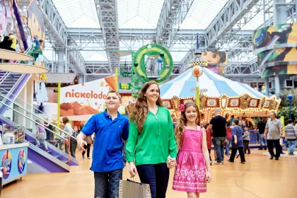 Familia en el Universo Nickelodeon en el Mall of America