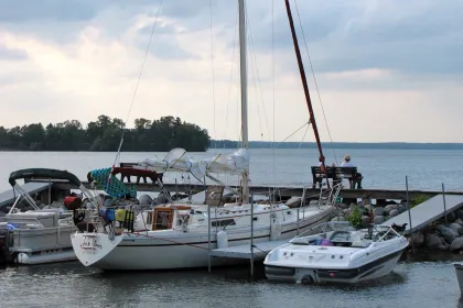 Chase on the Lake boats on dock in Leech Lake