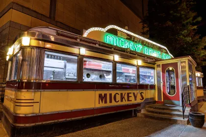 Mickeys diner in downtown Saint Paul