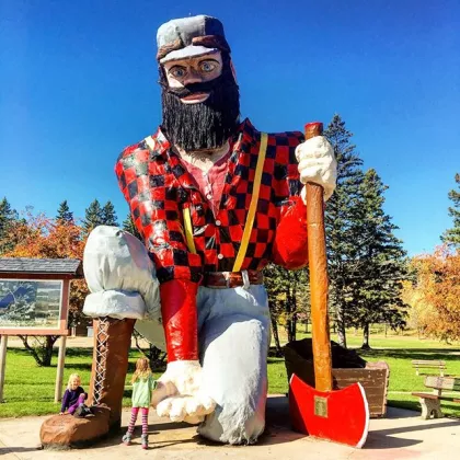 Statue of Paul Bunyan in Akeley