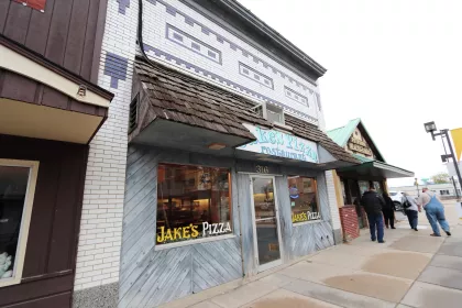 Exterior de Jake's Pizza