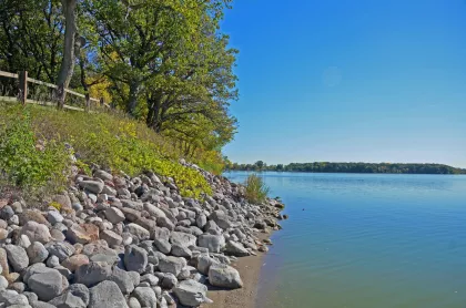 The shoreline of Lake Shetek at Lake Shetek State Park
