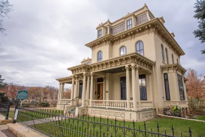 R.D. Hubbard House in Mankato