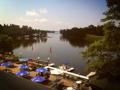 Moonlite Bay Family Restaurant