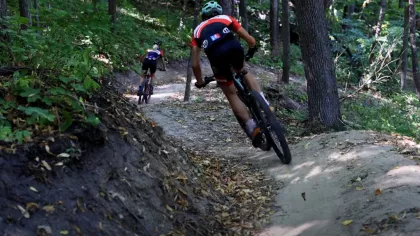 A couple mountain bikers in Winona