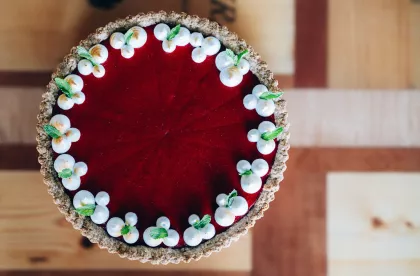 Cranberry curd with Italian meringue at Domaćin