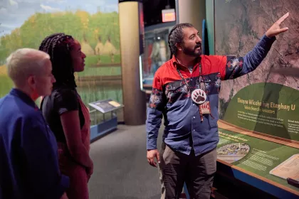 A couple takes a tour through Hocokata Ti cultural center