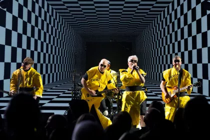 Devo live