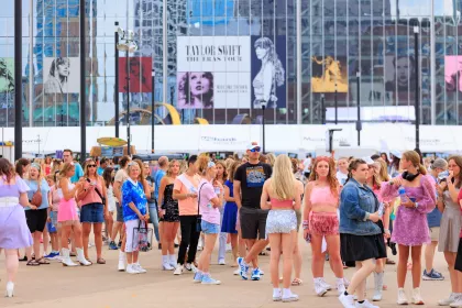 Taylor Swift fans line up outside U.S. Bank Stadium