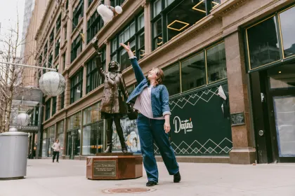Mary Tyler Moore statue in downtown Minneapolis