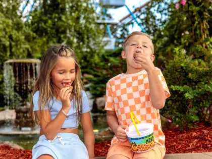 Kids eating snacks at Valleyfair