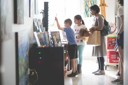 A family shops at Art-a-Whirl