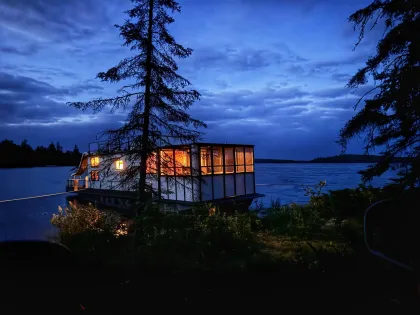 Ebel's Voyageur Houseboats